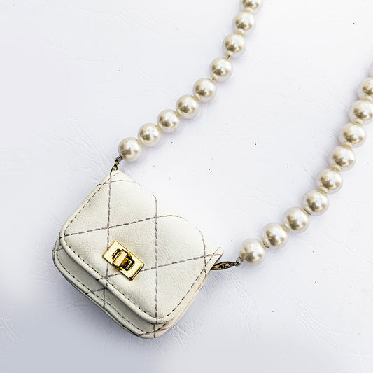 BADDIE OF PEARL PURSE NECKLACE